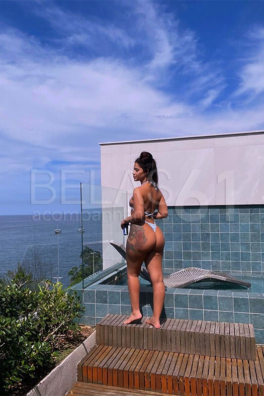 Lua Rodrigues acompanhante de luxo no DF usando bikini Branco