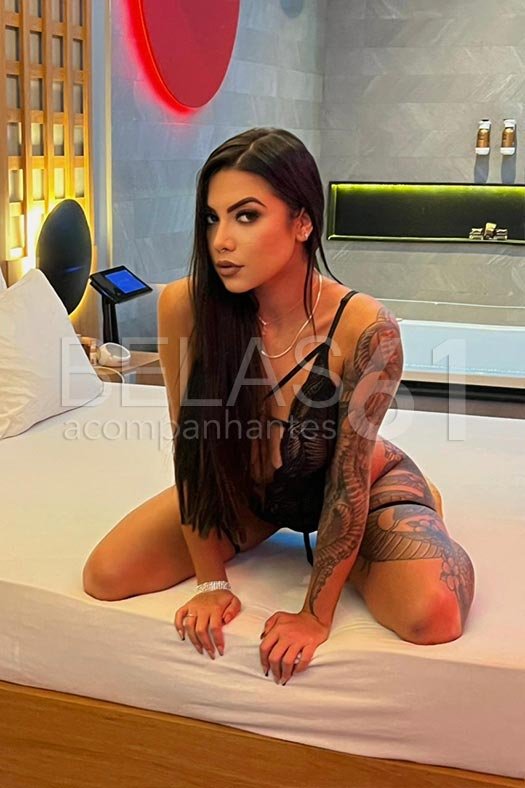 Liz Avelar